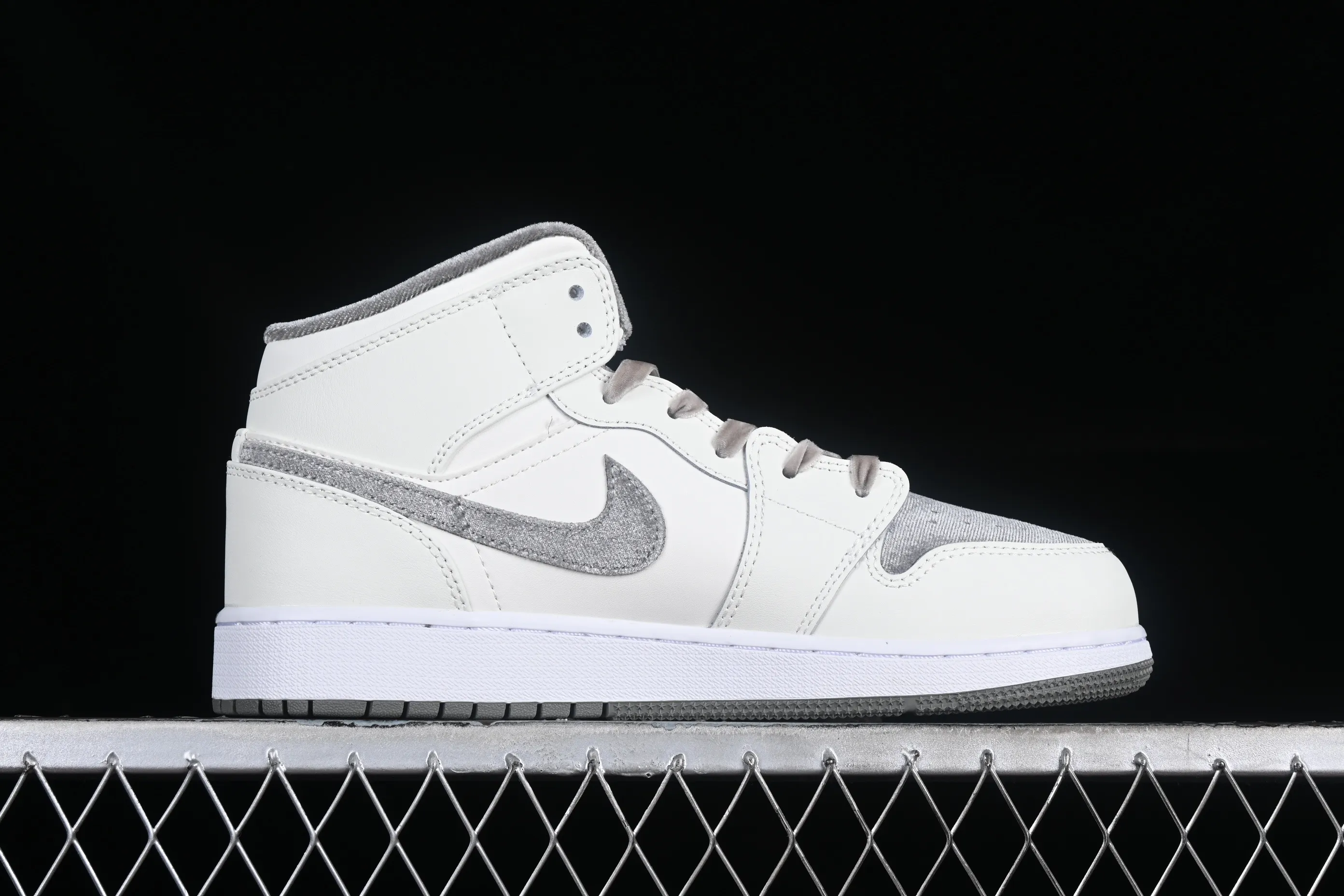 All categories Air Jordan Jordan series basketball shoes Air Jordan 1 Mid G version pure original Air Jordan 1 Mid AJ1 Joe 1 rice gray Chinese culture casual sneakers FB9899-100